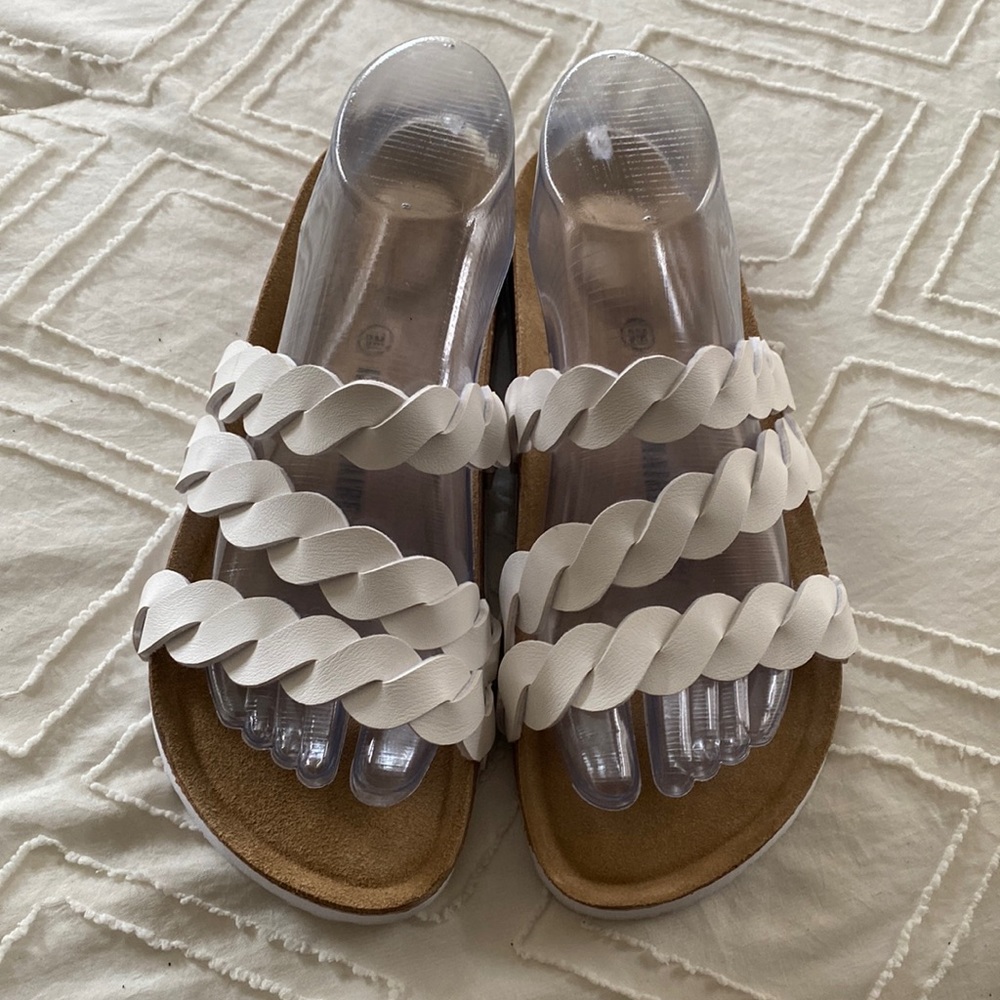 🌴Cushionaire sandals